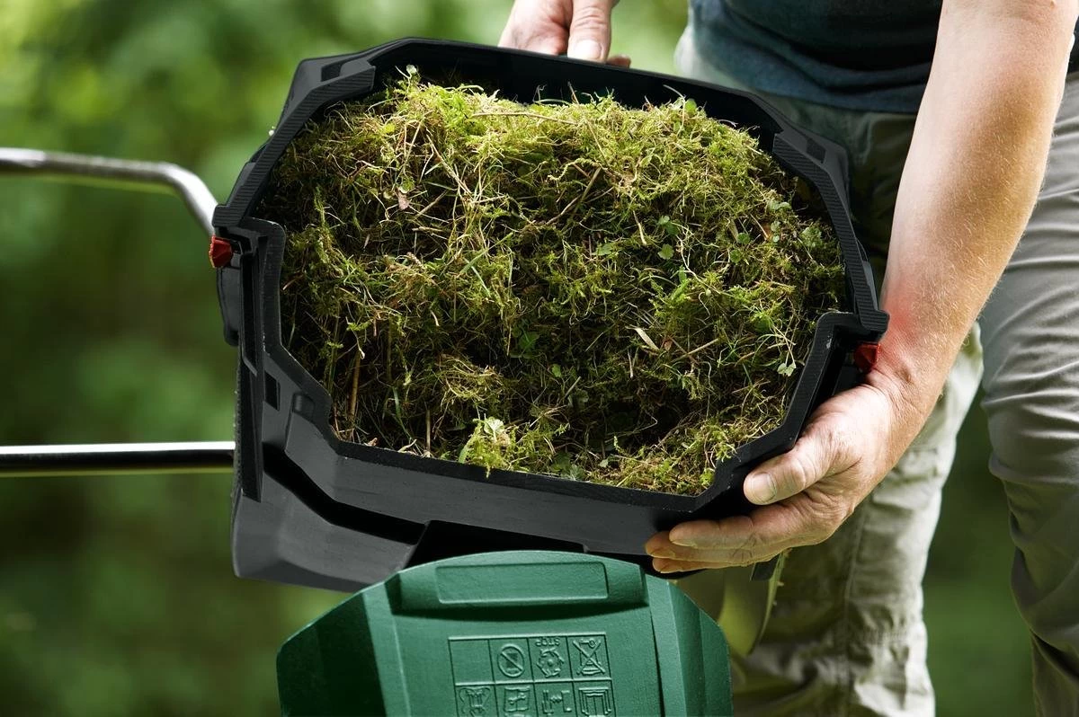 Bosch UniversalVerticut 1100 Verticuteermachine - Op Snoer - 1100 W - 32 Cm Maaibreedte - Met 50 Liter Opvangbak - Image 5