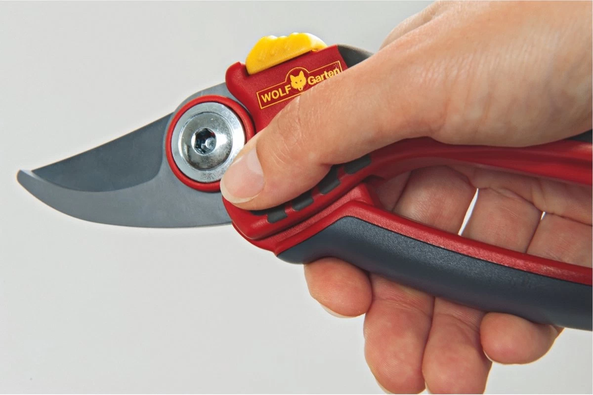 WOLF-Garten Snoeischaar "Premium Plus" RR 4000 - Max. Knipdiameter 22 Mm - Links- En Rechtshandige - Softinleg Handgreep - Snijhoek 30° - Voor Grote Handen - Vervangbare Messen - Image 6