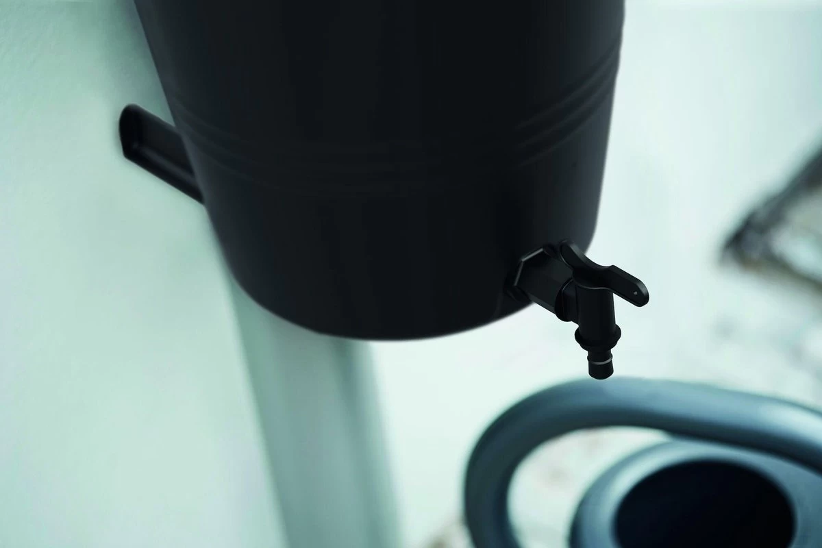 Elho Green Basics Rain Catcher 33 - Regenton Voor Balkonbuiten - Ø 33.5 X H 73.5 Cm - Zwart/Living Black - Image 4