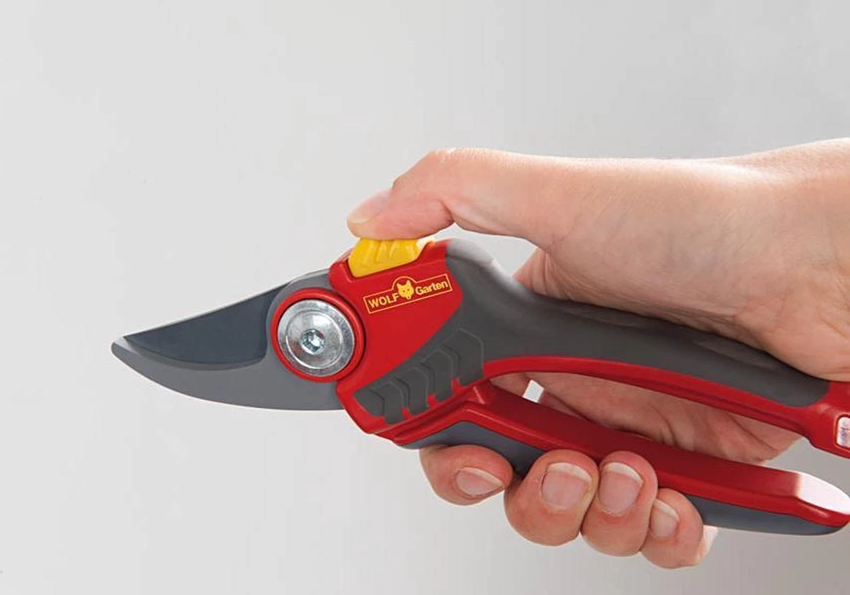 WOLF-Garten Snoeischaar "Premium Plus" RR 4000 - Max. Knipdiameter 22 Mm - Links- En Rechtshandige - Softinleg Handgreep - Snijhoek 30° - Voor Grote Handen - Vervangbare Messen - Image 5