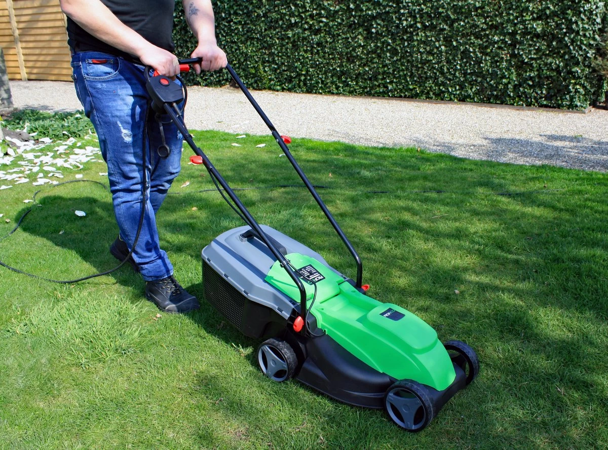 Profeco Elektrische Grasmaaier 1000W - Grasmaaimachine Met 320mm Maaibreedte En Instelbare Maaihoogte - Incl. 30 Liter Opvangbak - Image 6