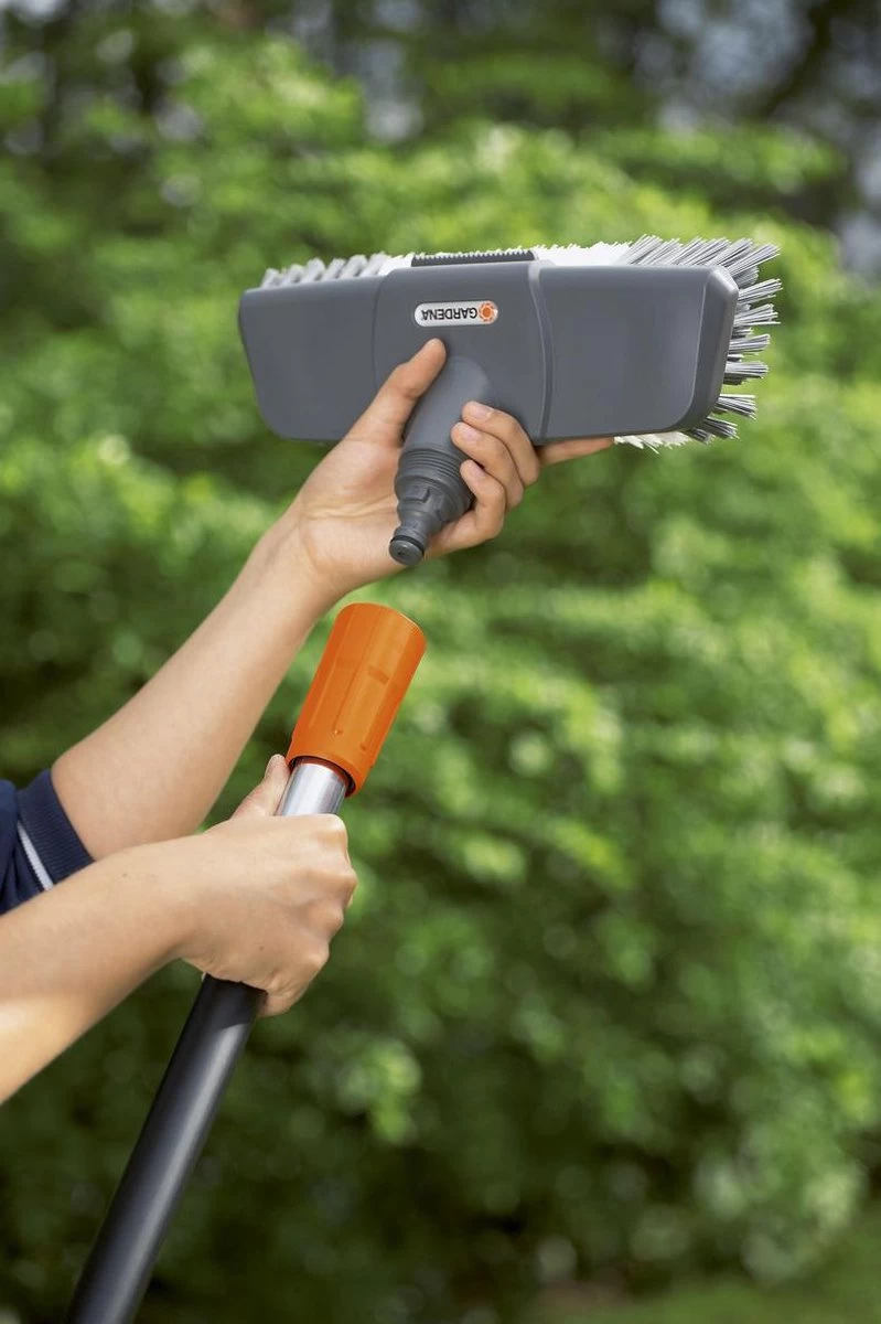 GARDENA Cleansystem Comfort Schrobber - Reinigen Van Paden - Terras - Oprit - Image 2