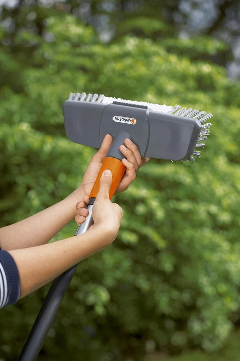 GARDENA Cleansystem Comfort Schrobber - Reinigen Van Paden - Terras - Oprit - Image 3