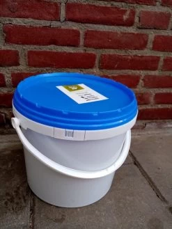 Koemestkorrels 5 Kg Van Brabantse Koemest.nl In Emmer (7 Ltr)